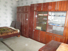 Продаю 1-комнатную квартиру в Бишкеке, Восток-5, 9-эт/9. Косметический ремонт. Мебель, посуда. Цена - 3/7