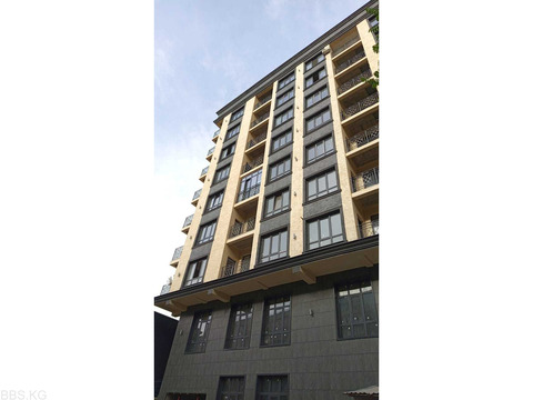 Продаю 2- комн.кв элитку 4/9 ,79 кв.м. Центр . Токтогула Карпинка  .