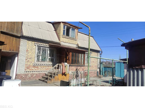Продаю 2-этажный дом + гостевой дом, 1-я Линия, б/п