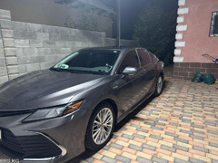 Продается комфортный и экономичный седан Toyota Camry 70 HYBRID 2019