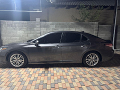 Продается комфортный и экономичный седан Toyota Camry 70 HYBRID 2019 - 2/6